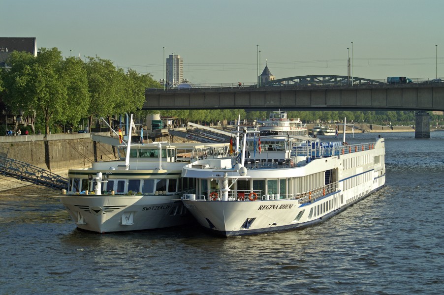 Regina Rheni (ship, 2000) 004