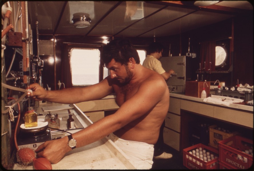 RESEARCH LABORATORY ON THE VILA VELEBITA II, HYDROBIOLOGICAL RESEARCH SHIP OF THE RUDER BOSKOVIC INSTITUTE - NARA - 549385