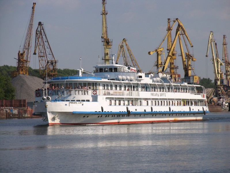 Rikhard Zorge on Khimki Reservoir 30-jul-2012 02