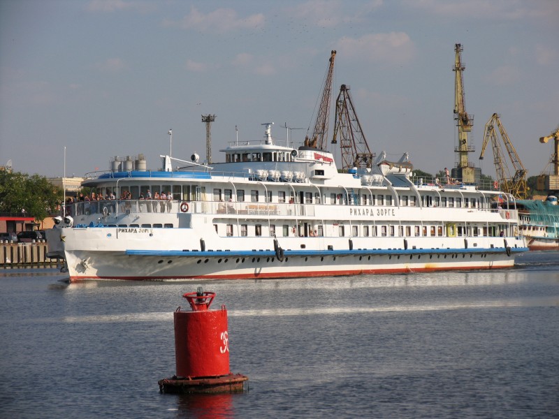 Rikhard Zorge on Khimki Reservoir 30-jul-2012 03