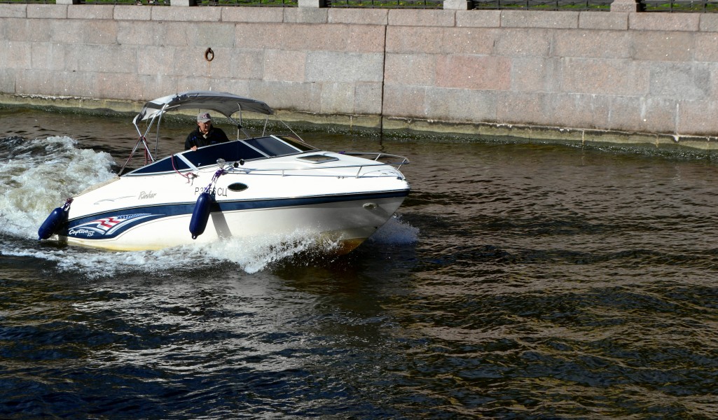 Rinker Сaptiva boat on Moyka River