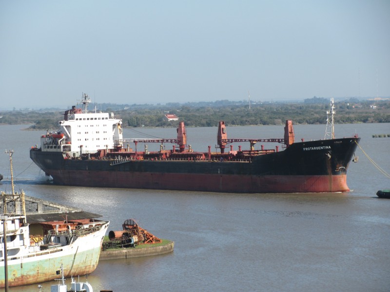 Rio Guaiba Navio Rebocado 01