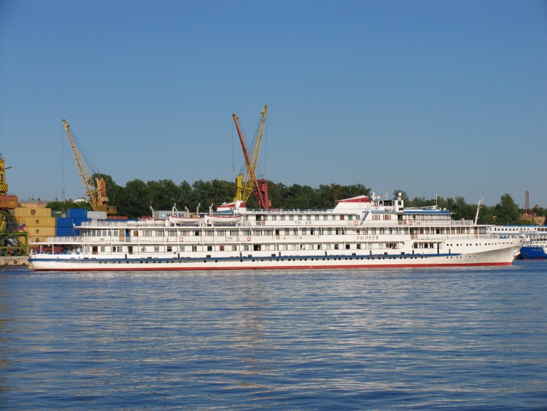 Ryleev on Khimki Reservoir 17-jun-2012 02