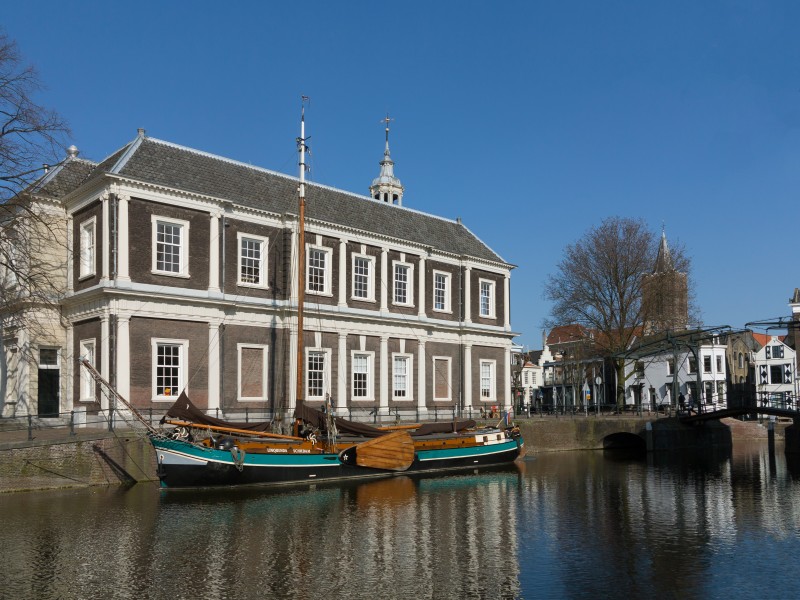 Schiedam, schip in de Korte Haven bij de Korenbeurs foto3 2016-023-13 14.45