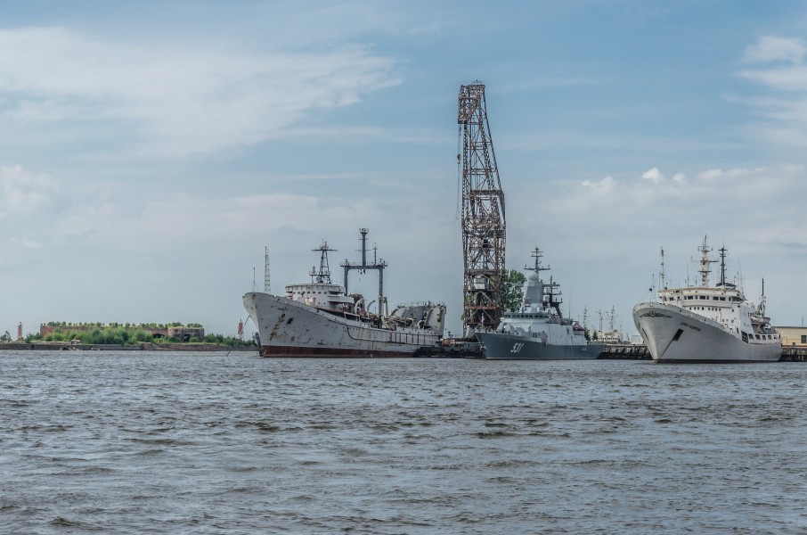 Ships in Kronstadt harbour 02