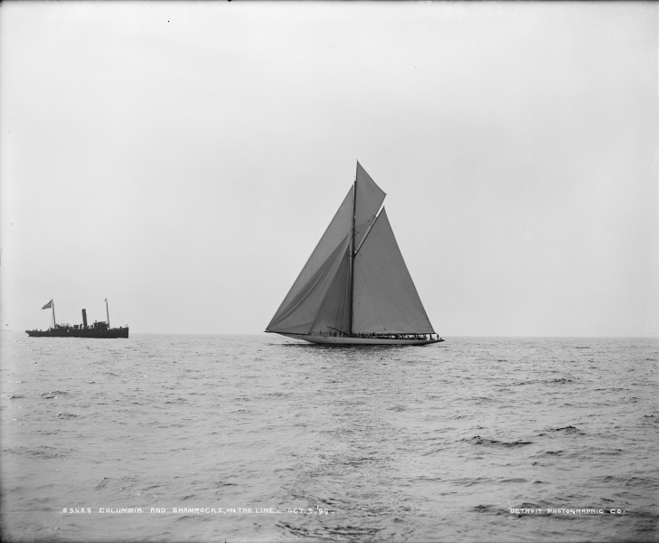Sloop Columbia-1