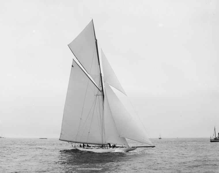 Sloop Reliance-3