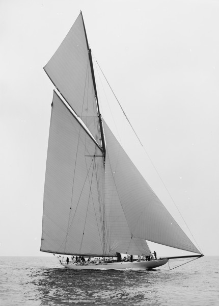 Sloop Reliance-4