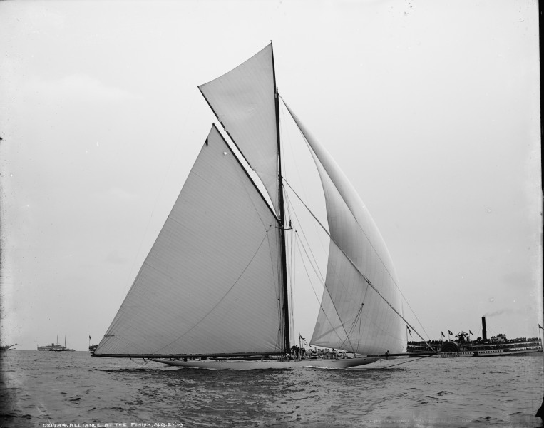 Sloop Reliance-7