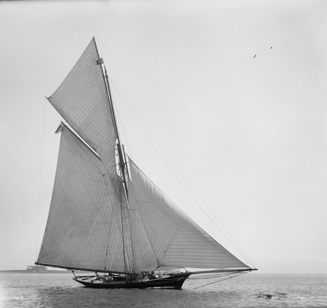 Sloop Tomahawk-1