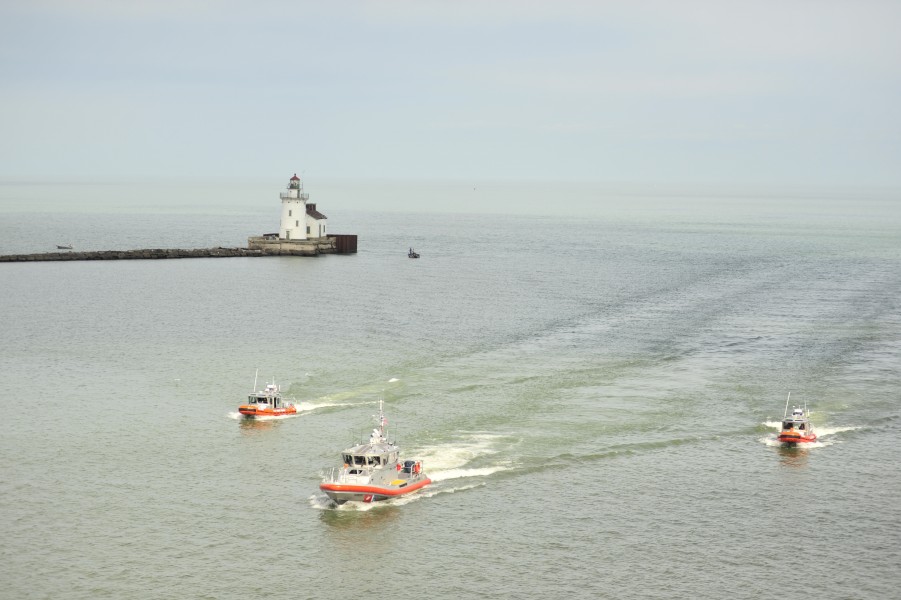 Station Cleveland Harbor Boat Operations 120504-G-YY811-057