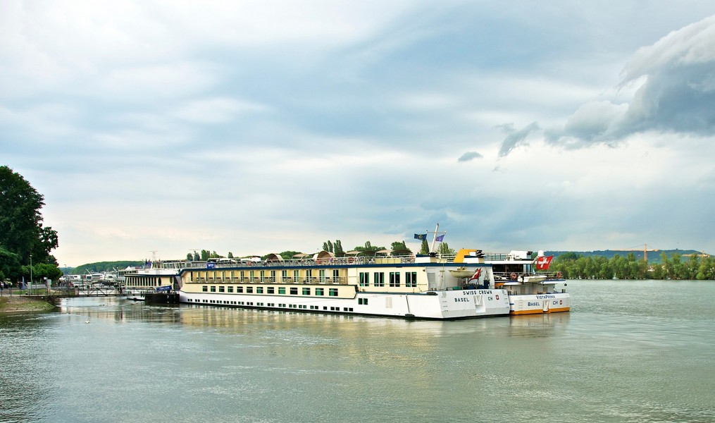 Swiss Crown (ship, 2000) 013