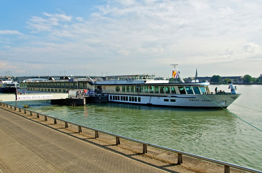 Swiss Crown (ship, 2000) 015