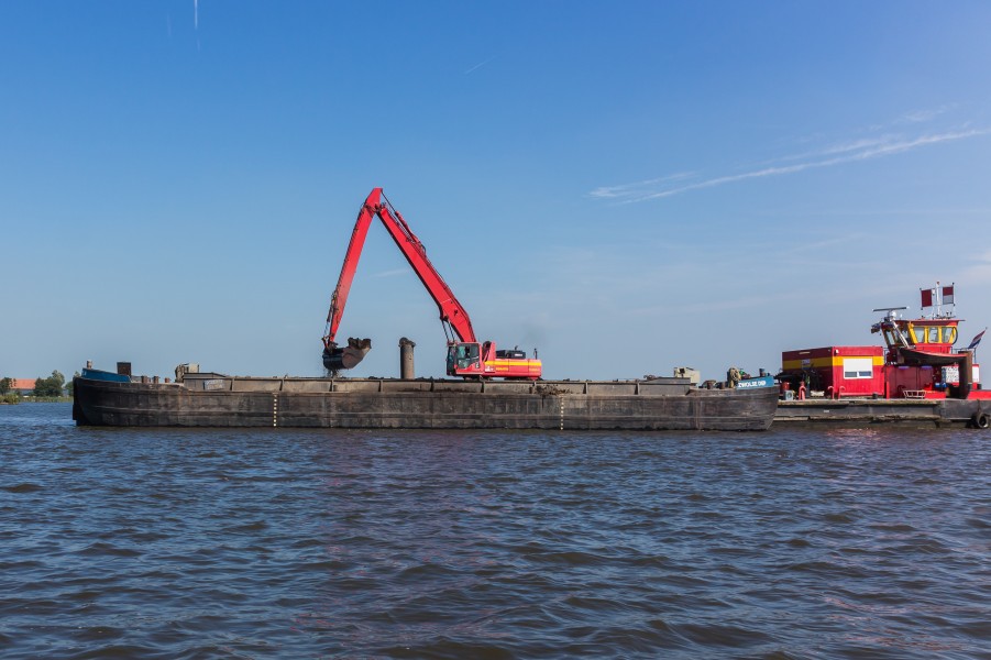 Uitbaggeren Langweerderwielen vanaf Motorvrachtschip Hector uit lelystad 04