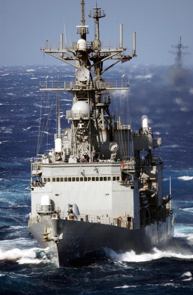 US Navy 021029-N-0120R-002 The destroyer USS Paul F. Foster (DD 964) approaches the starboard side of the Military Sealift Command ship USNS Rappahannock (T-AO 204)