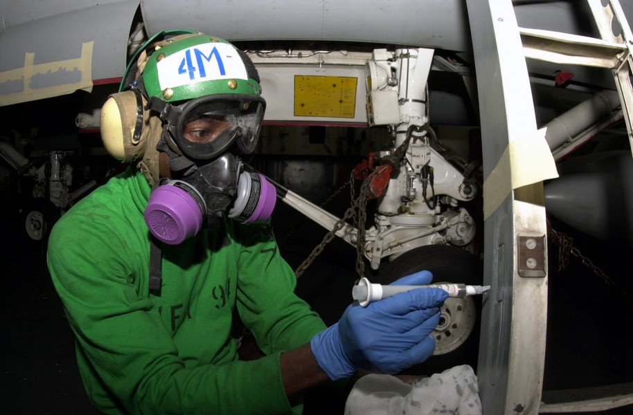 US Navy 030304-N-1577S-002 Fresh coat of paint