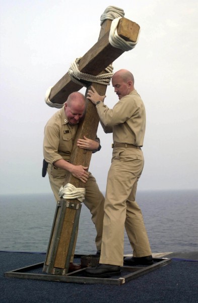 US Navy 030420-N-8273J-001 Chaplain Dan Reardon and Chaplain Kyle Fauntleroy work together to put up a crucifix for the Easter Sunrise Service on the flight deck of USS Nimitz (CVN 68)