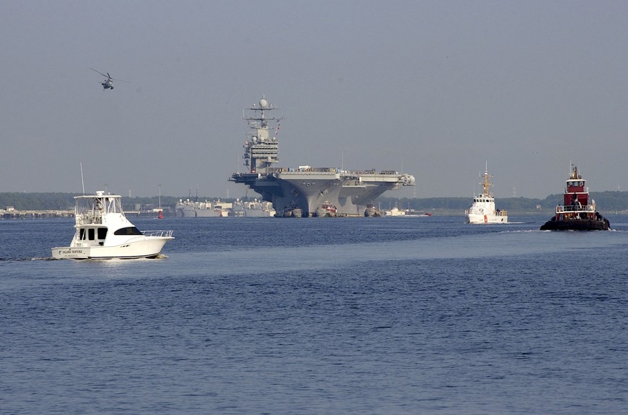 US Navy 030820-N-7110D-017 The nuclear powered aircraft carrier USS Harry S. Truman (CVN 75) 