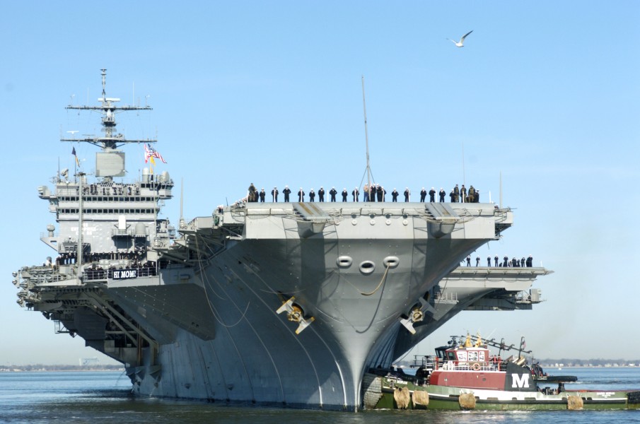 US Navy 040229-N-1464F-003 Sailors and Marines 