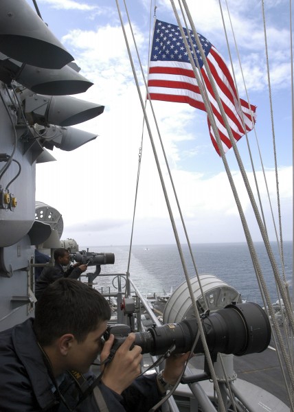 US Navy 040627-N-9742R-069 Photographer's Mate Airman Apprentice Christopher Carr, from Burnet, Texas, photographs surface contacts