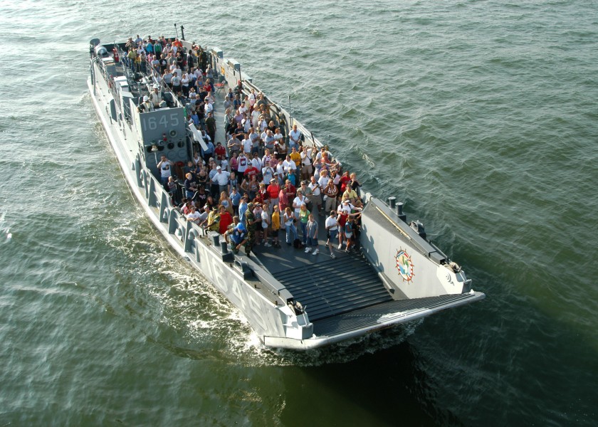 US Navy 040716-N-2651J-001 Landing Craft Utility (LCU) 1645 approaches the well deck aboard the amphibious assault ship USS Saipan (LHA 2)