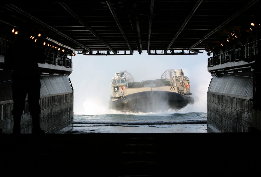 US Navy 050326-M-5900L-004 A Landing Craft, Air Cushion (LCAC), assigned to Assault Craft Unit Four (ACU-4), enters the well deck aboard the amphibious assault ship USS Kearsarge (LHD 3)