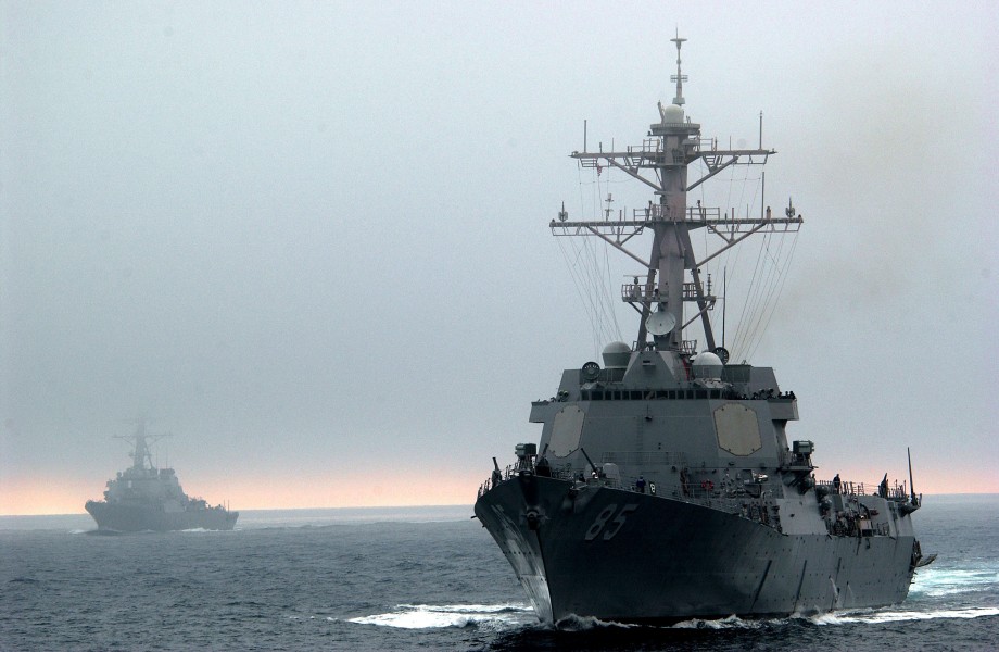 US Navy 050726-N-8213G-049 The guided-missile destroyer USS McCampbell (DDG 85) prepares to go alongside the Nimitz-class aircraft carrier USS Ronald Reagan (CVN 76) to conduct a fueling at sea