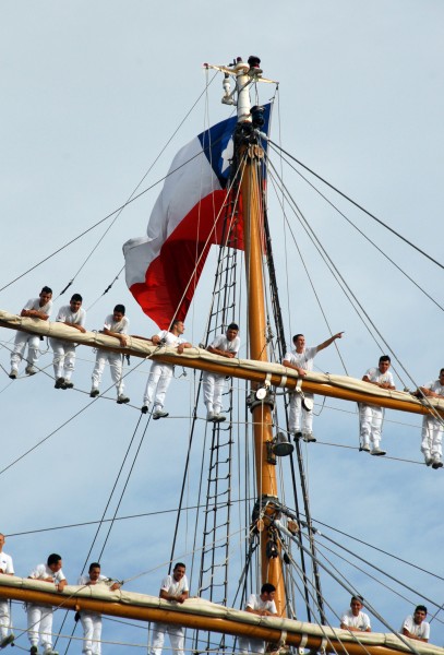 US Navy 071004-N-0879R-018 Chilean tall ship Esmeralda (BE 43) makes her way pierside to Naval Station Pearl Harbor