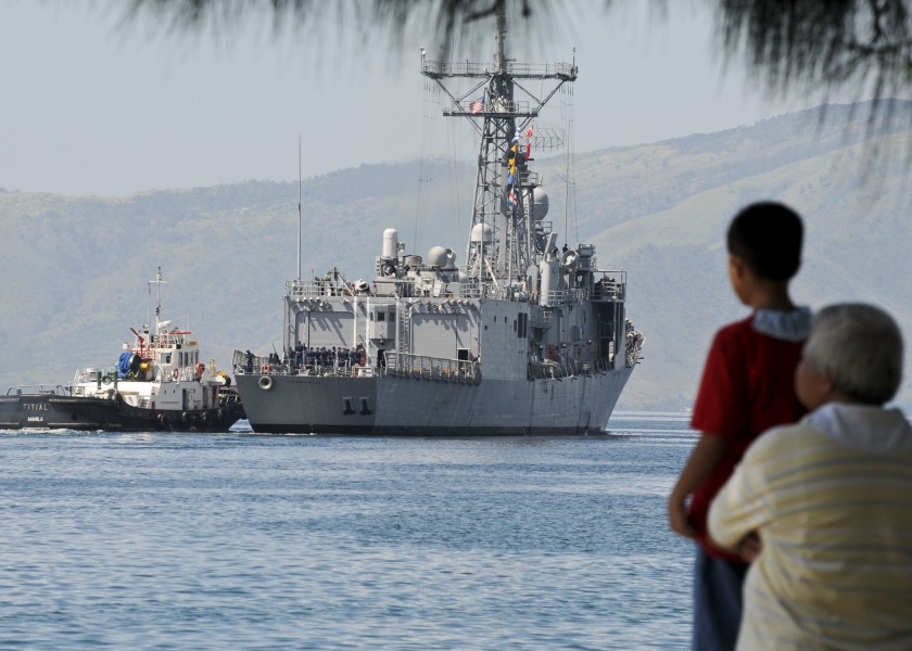 US Navy 101017-N-7783B-078 A Filipino father and son watch the guided-missile frigate USS Crommelin (FFG 37) get underway after participating in Co