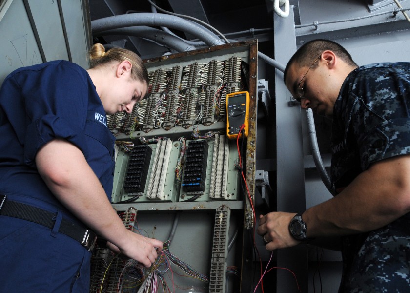 US Navy 110228-N-CQ682-043 Interior Communications Electrician Fireman Steven Serpa and Interior Communications Electrician 3rd Class Tiffany Wells