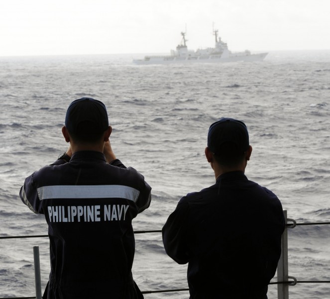 US Navy 110730-N-WX059-162 Members of the Philippine navy embarked aboard the guided-missile frigate USS Rueben James (FFG 57)