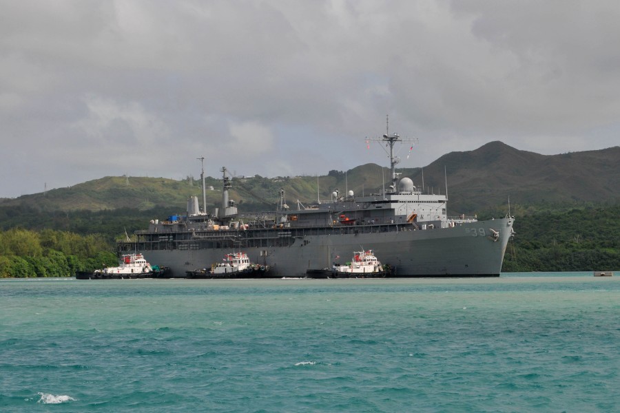 US Navy 111214-N-WG146-025 Submarine tender USS Emory S. Land (AS 39) prepares to moor