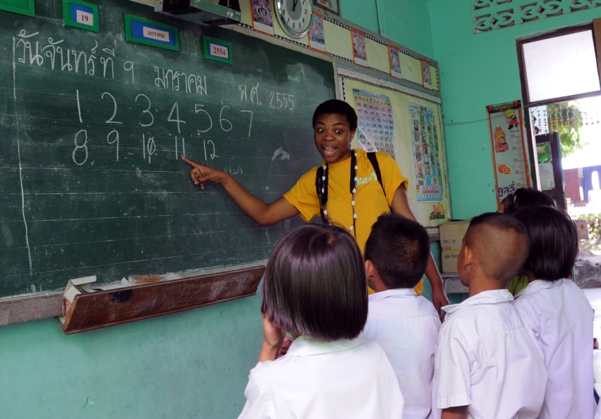 US Navy 120109-N-NB694-319 Sailors assigned to the Nimitz-class aircraft carrier USS Abraham Lincoln (CVN 72) teach English to students at Nikhom 