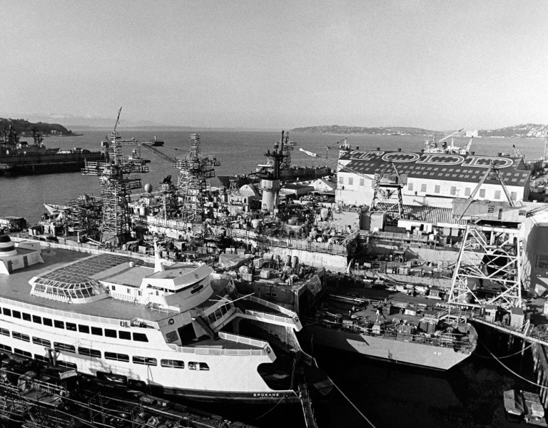USS Halyburton FFG-40 under construction