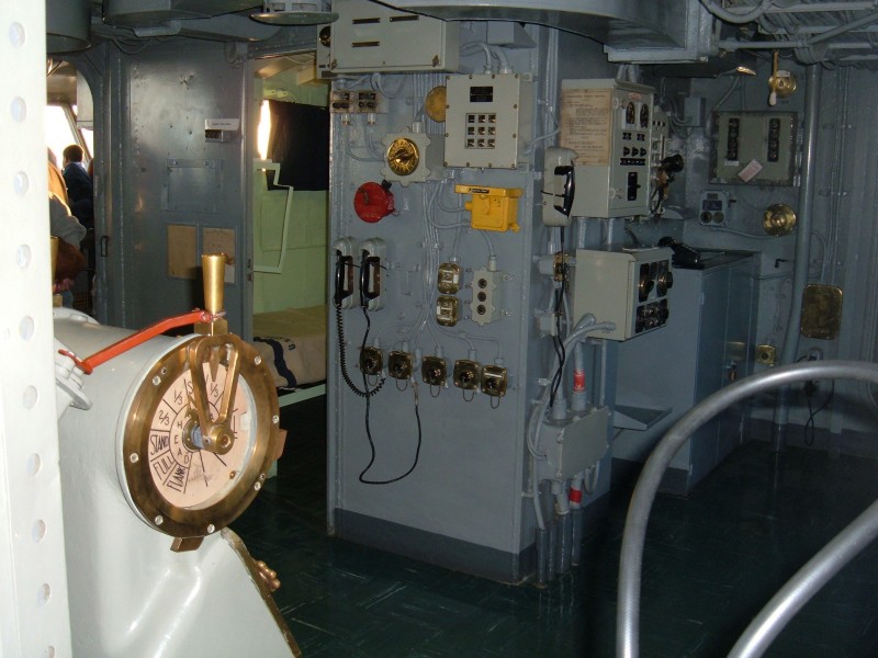 USS Hornet (CV-12) bridge 2