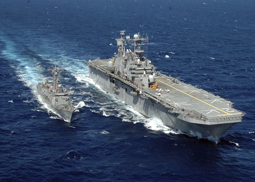 USS Saipan (LHA 2) unreps with USS Simpson (FFG 56)
