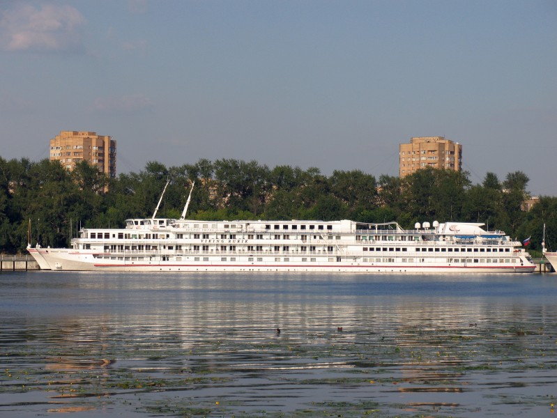 Viking Rurik in North River Port 30-jul-2012 02
