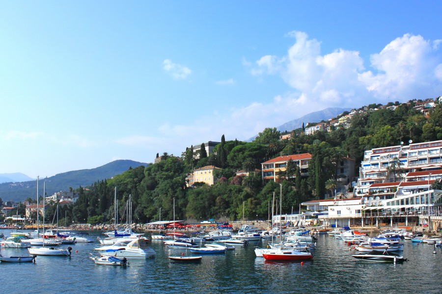 Widok na miasto z portu w Herceg Novi 02