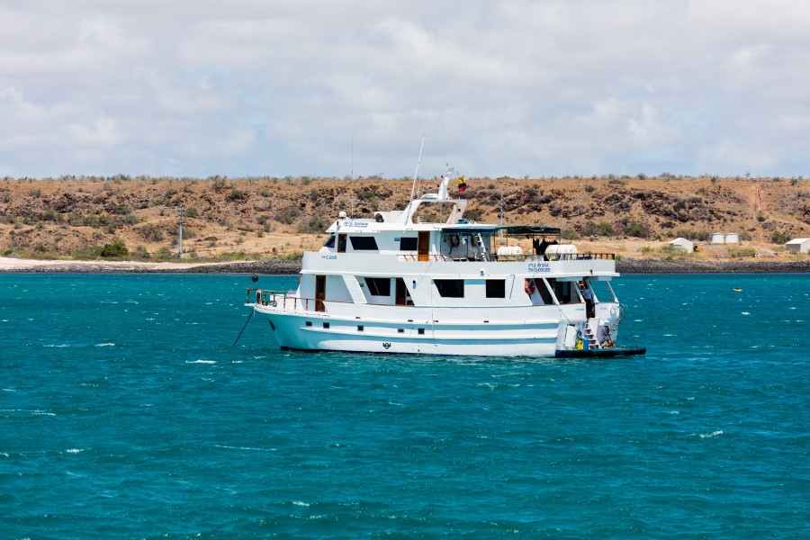 Yate Darwin, isla Baltra, islas Galápagos, Ecuador, 2015-07-23, DD 04