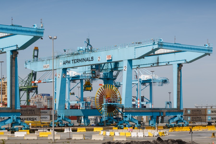 Zeebrugge Belgium Portal-crane-APM-Terminals-04