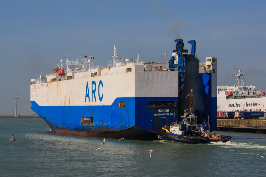 Zeebrugge Belgium Tugboat-Smit-Tiger-and -car-carrier-Honor-01