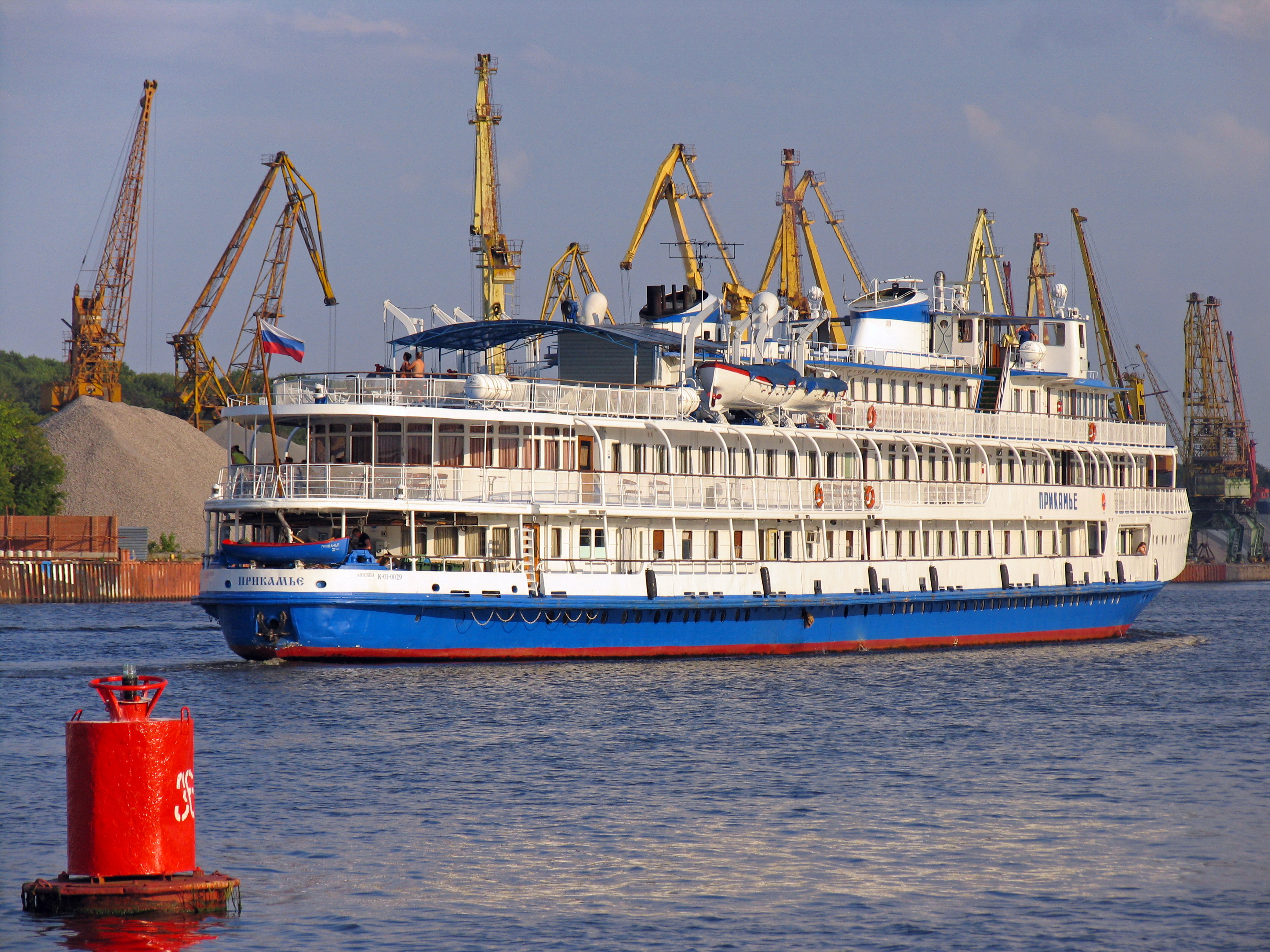 Prikamye on Khimky Reservoir 27-jul-2012 08