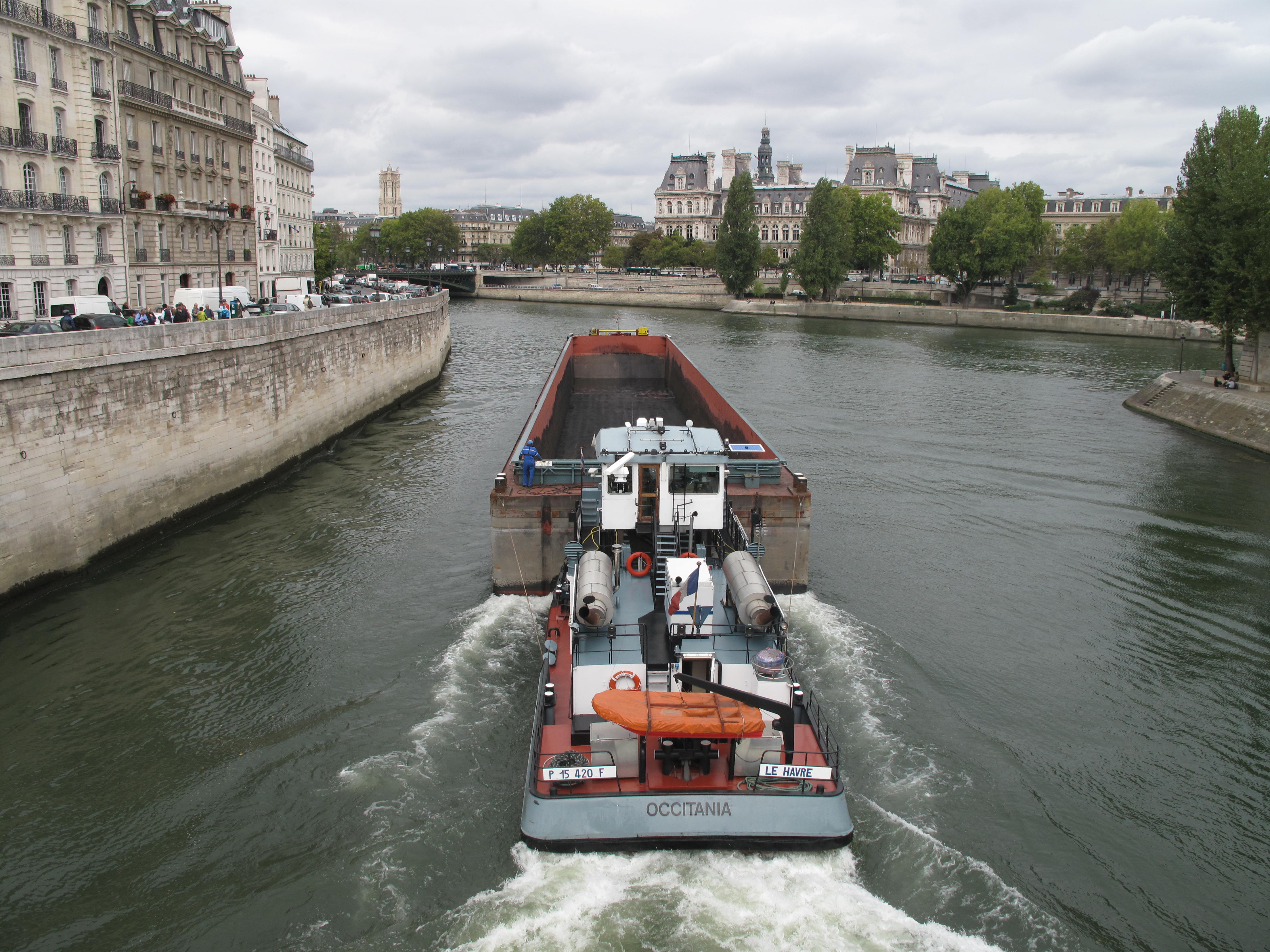 Pusher Occitania between the parisian islands
