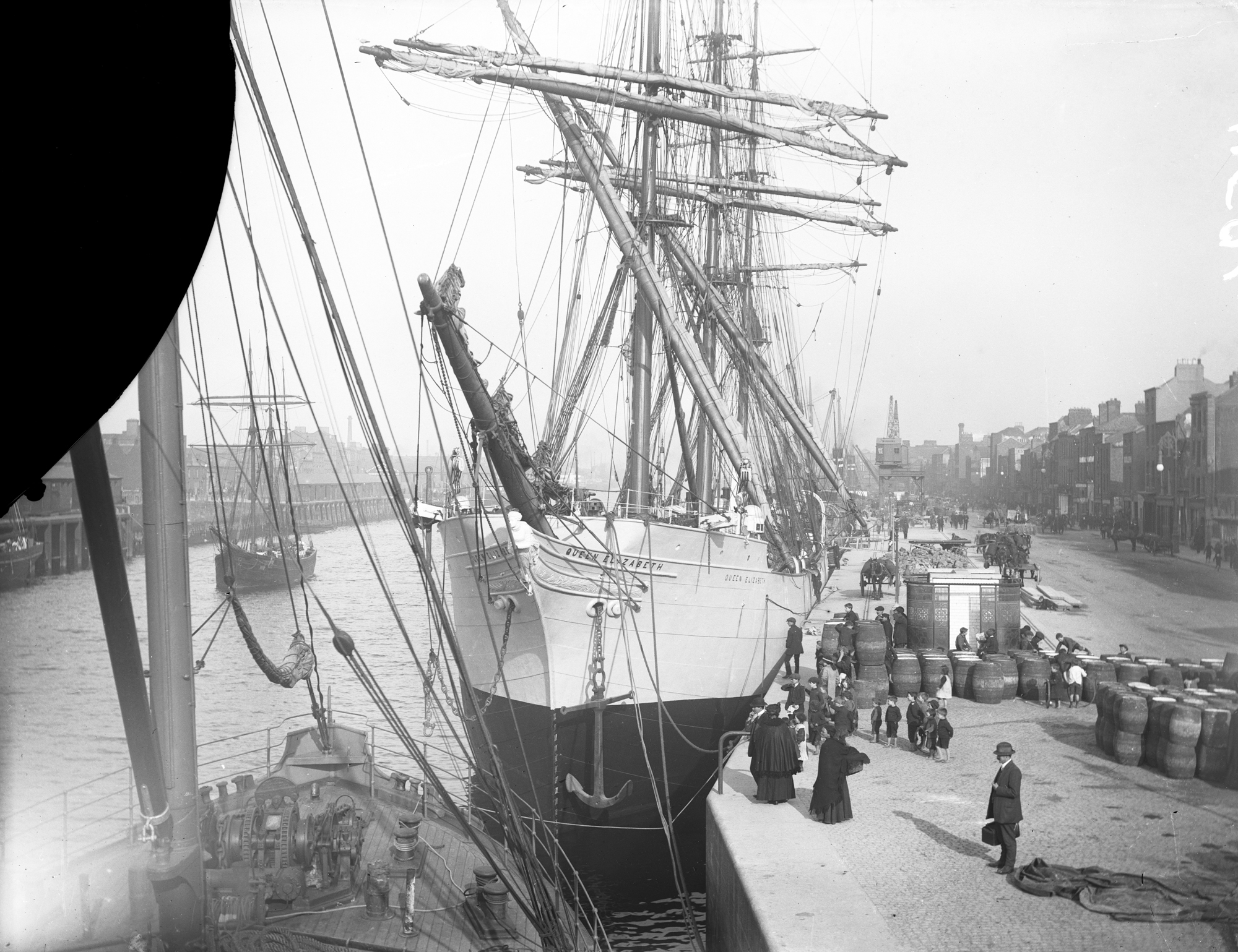 Queen Elizabeth at City Quay, Dublin (8042702091)