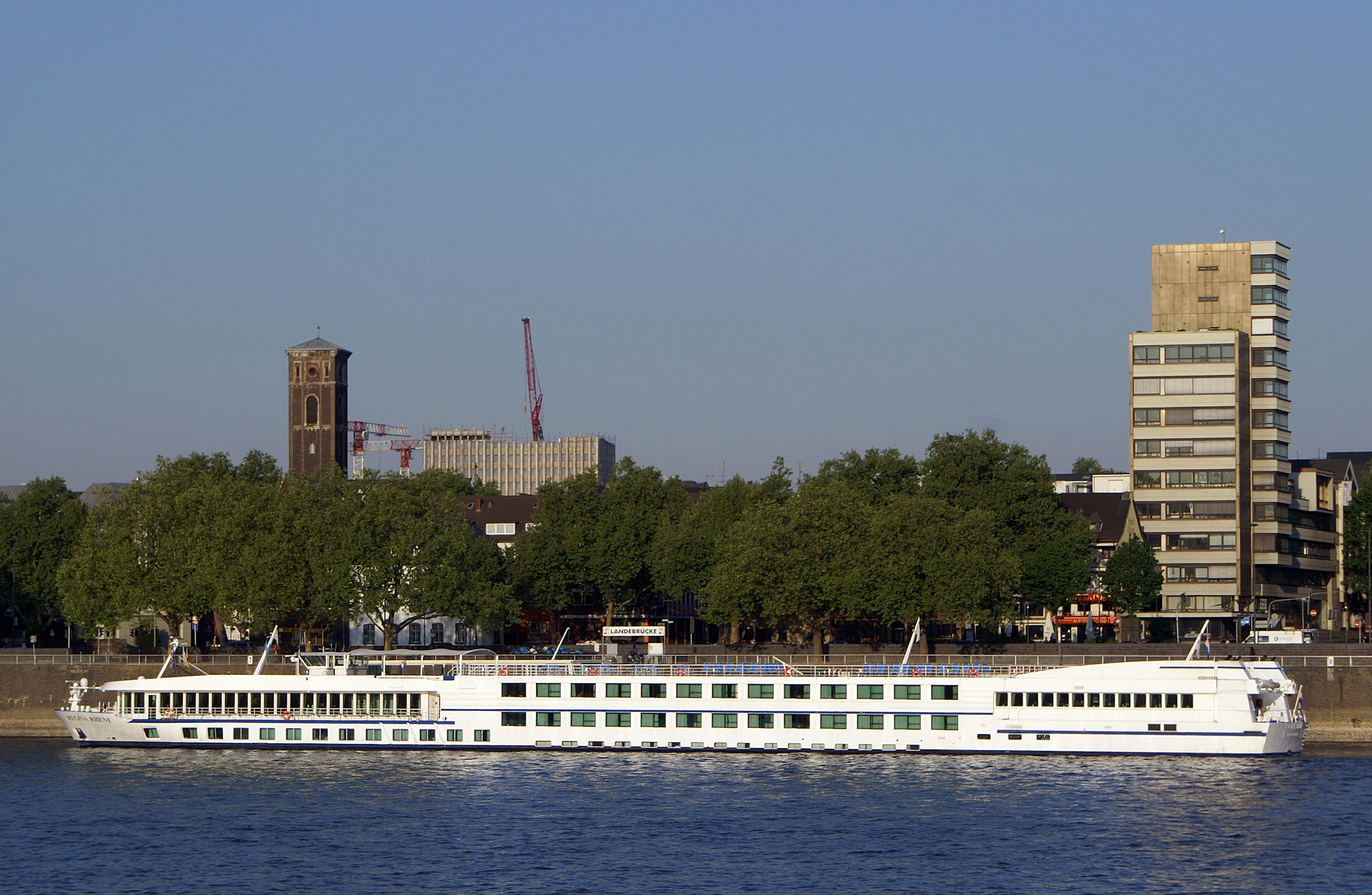 Regina Rheni (ship, 2000) 002