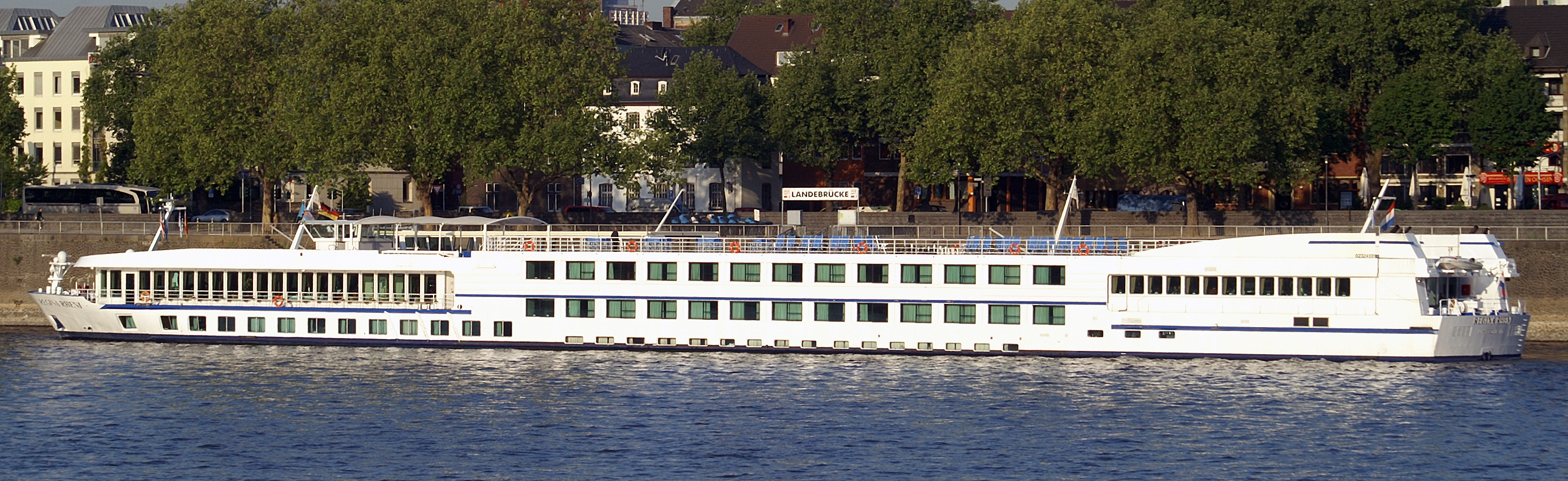 Regina Rheni (ship, 2000) 003