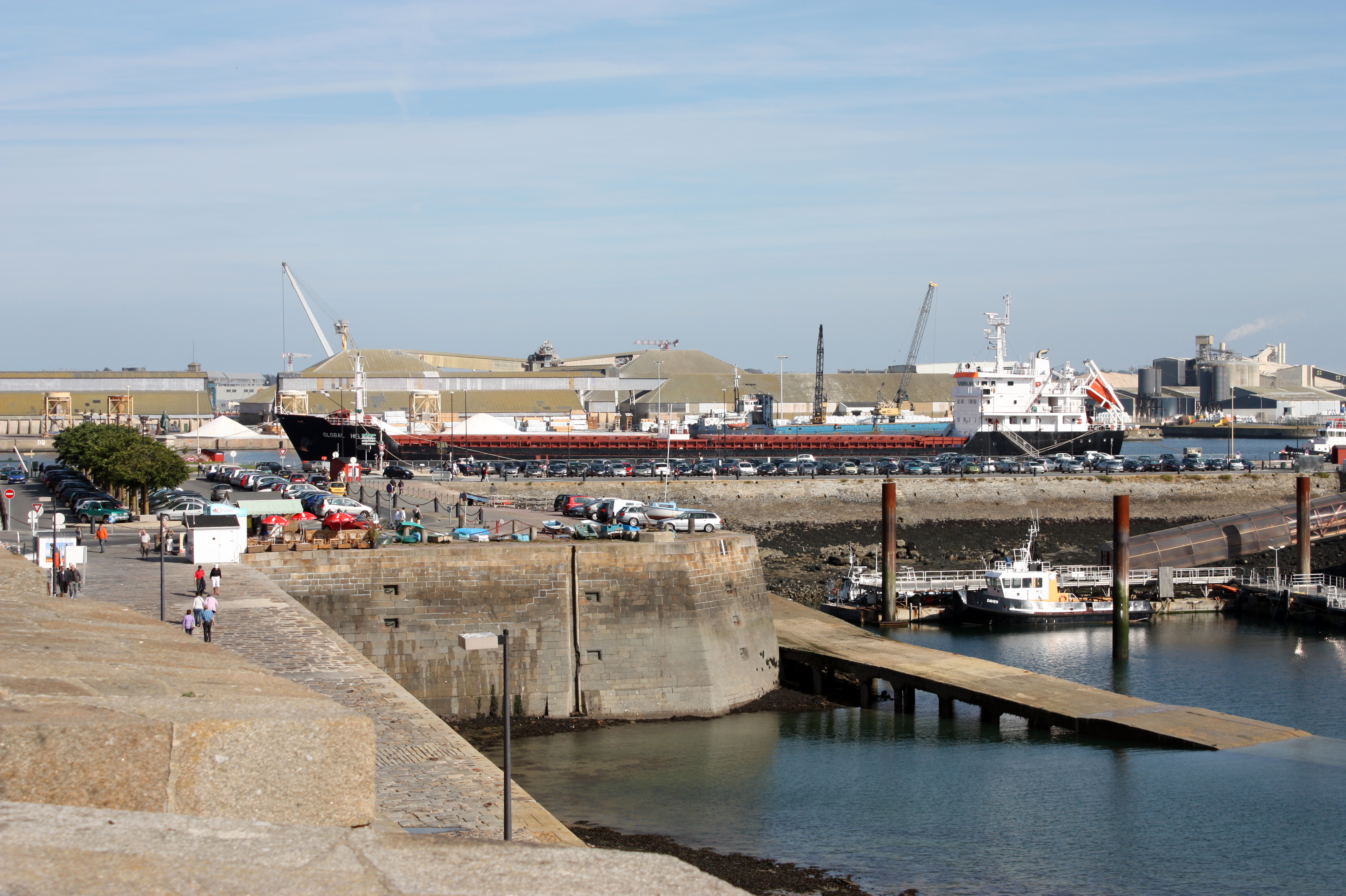 Saint-Malo - Global Helena à quai