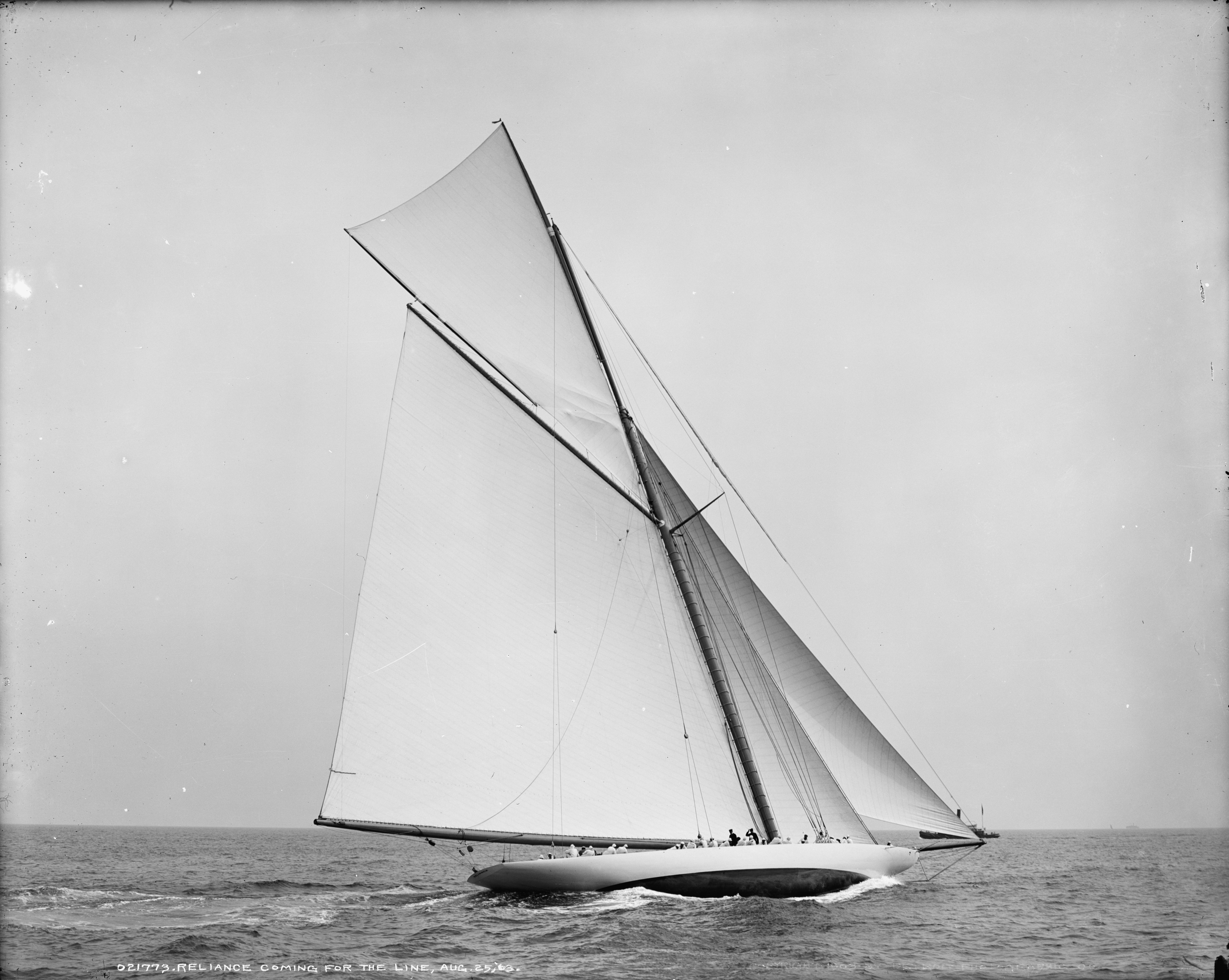 Sloop Reliance-5