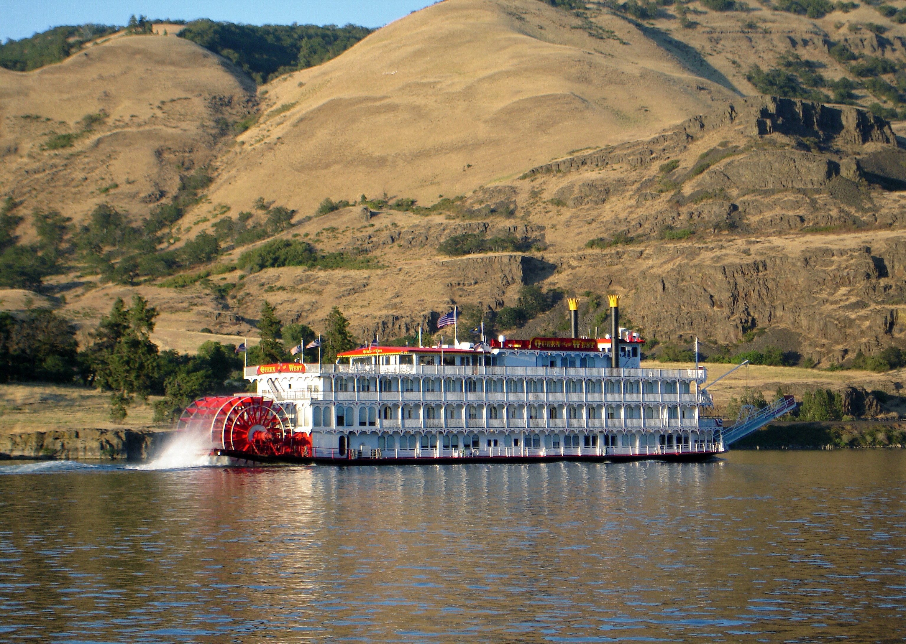 Sternwheeler Queen of the West on the Columbia near Hood River in 2006
