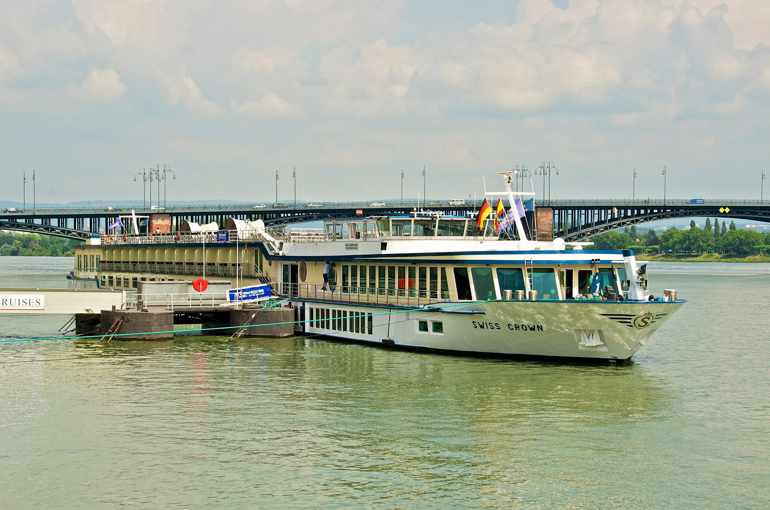 Swiss Crown (ship, 2000) 014